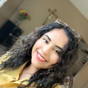 Meet your Posher, Stephanie